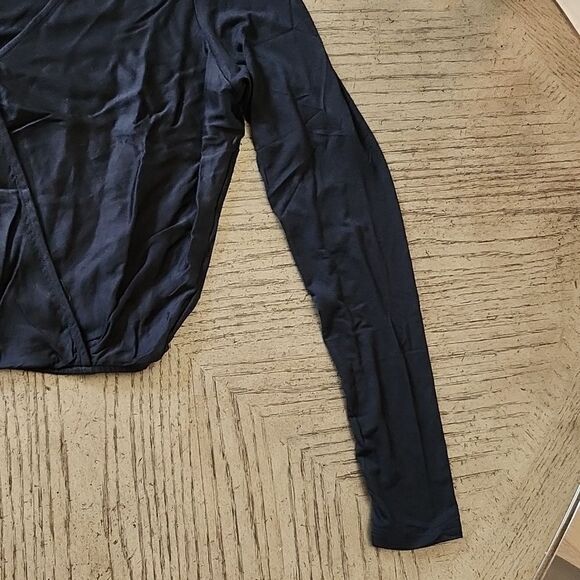 Black Long sleeve v neck top size M Splendid NWT - Picture 3 of 9